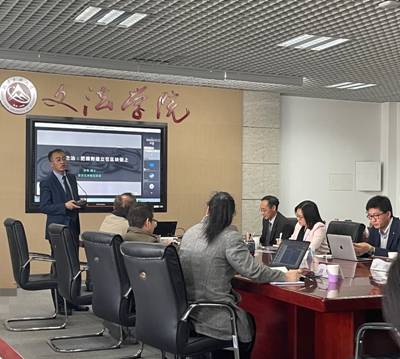 说明: 会议室里的人们描述已自动生成 说明: 会议室里的人们描述已自动生成